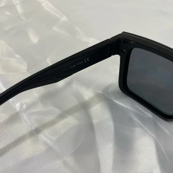 🩵6/$30 — Black Oversized Square Sunglasses - Picture 5 of 8